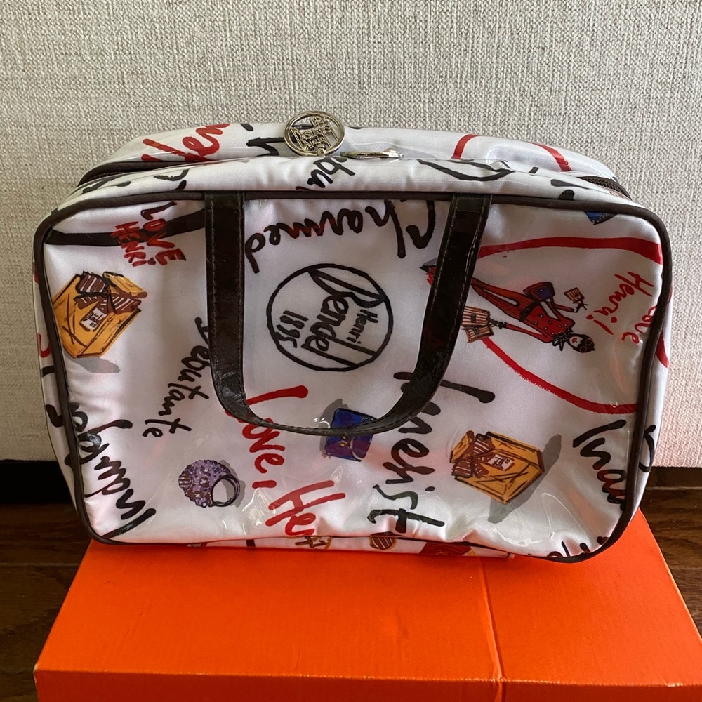 White and Black Henry Bendel accessory travel bag